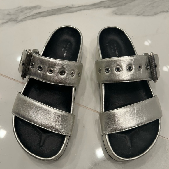 Chic Metallic Double Strap Slides - Picture 1 of 4